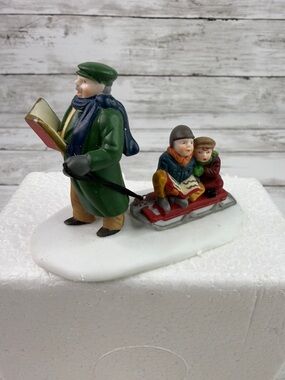 Dept 56 Heritage Village Collection Caroling Thru the City One piece only